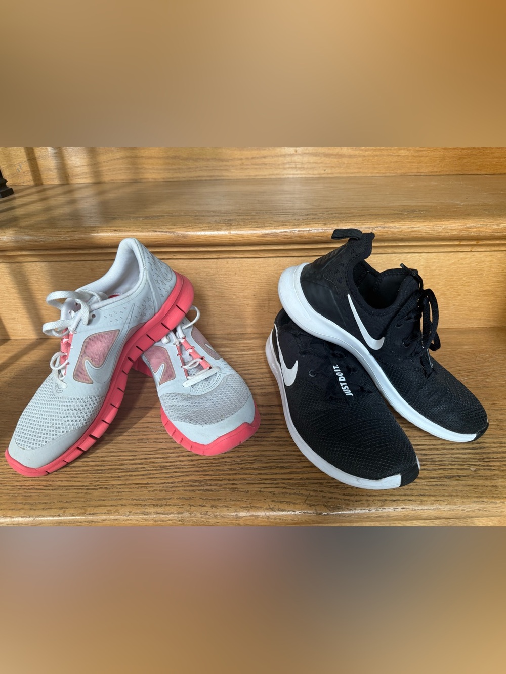 Nike sneakers 2 pairs